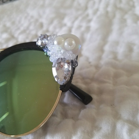 Reflective Crystal Embellished Sunglasses - Picture 3 of 5